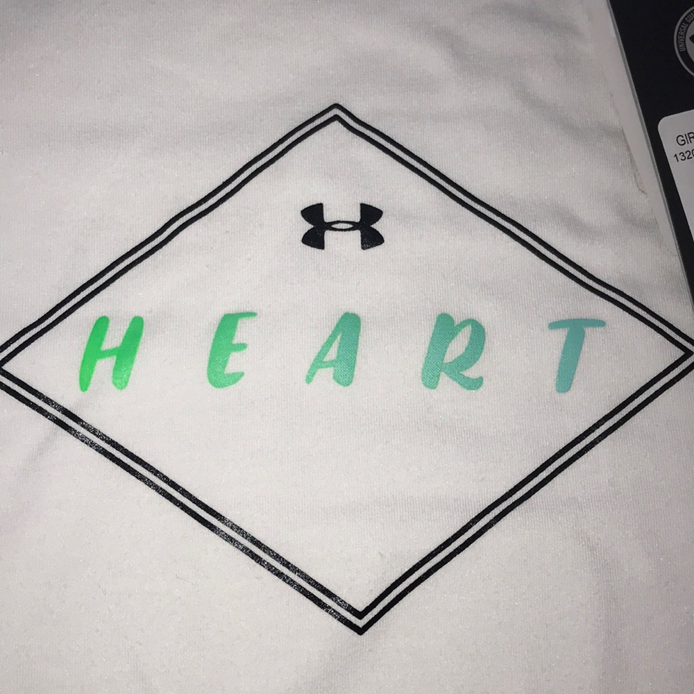 NWT Under armor three-quarter sleeve top - Picture 3 of 3